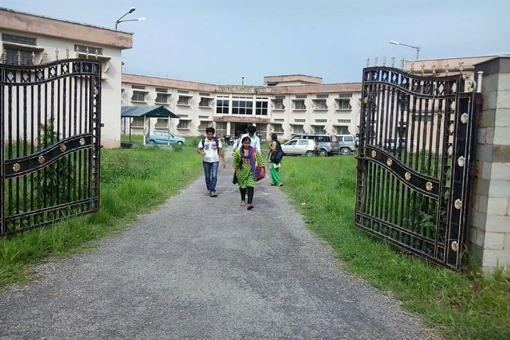 https://cache.careers360.mobi/media/colleges/social-media/media-gallery/1542/2019/7/8/Entrance view of Cooch Behar Panchanan Barma University Cooch Behar_Campus-View.jpg